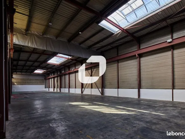 Local d'activité 1 296 m²