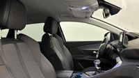 Peugeot 3008 1.2 PureTech 130ch S&S Allure Pack — photo 15