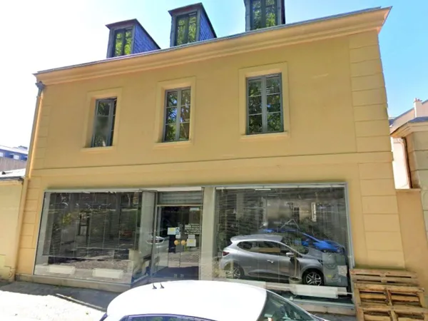 Bureau 384 m²