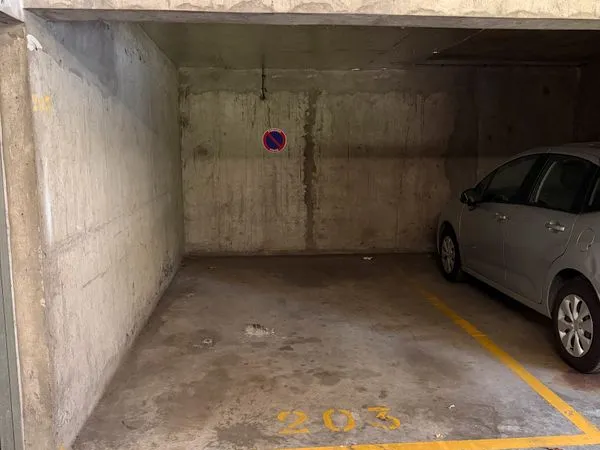 Garage/place de stationnement à louer
