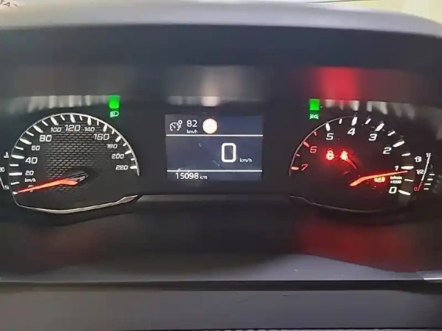 Peugeot 208 puretech 75 s&amp;s bvm5 — photo 10