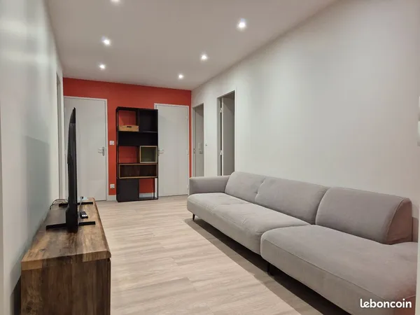 Chambre meublée 12m² en colocation - Grenoble Centre-Ville