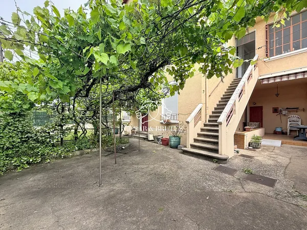 Appartement Lyon 8 ème - 3 pièces d'environ 55 m2 avec jardin