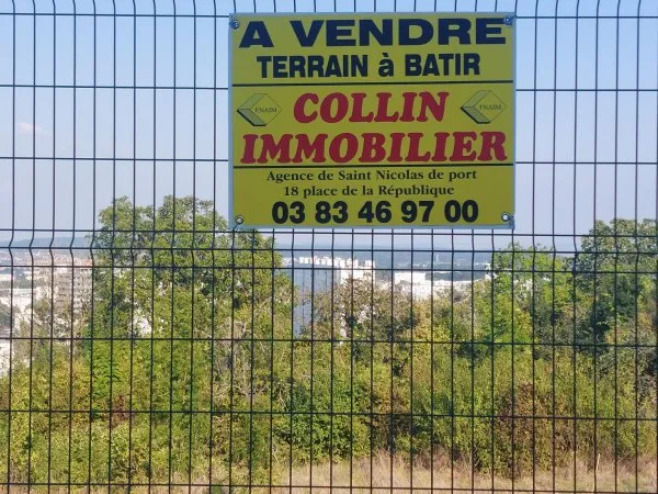 Terrain 1301 m²