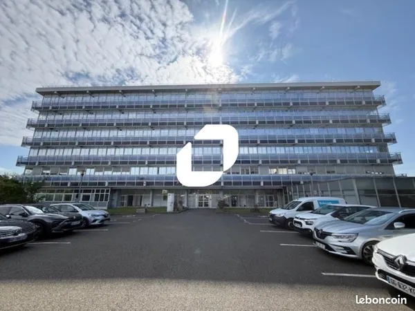 Bureau 5 066 m²