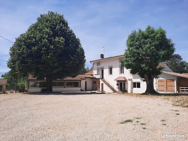 Grande maison rénovée d'environ 300 m² avec terrain de 1 400 m² - Centre-ville de Tournus
