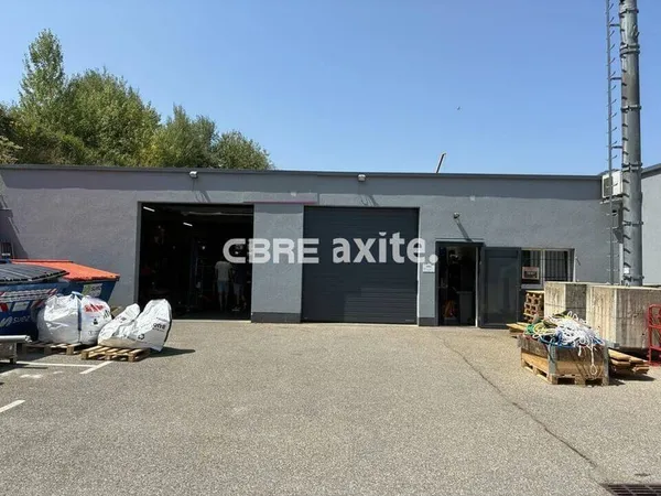 Local d'activité 176 m²