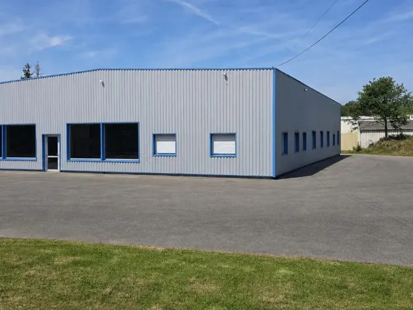 A vendre où à louer bâtiment artisanal