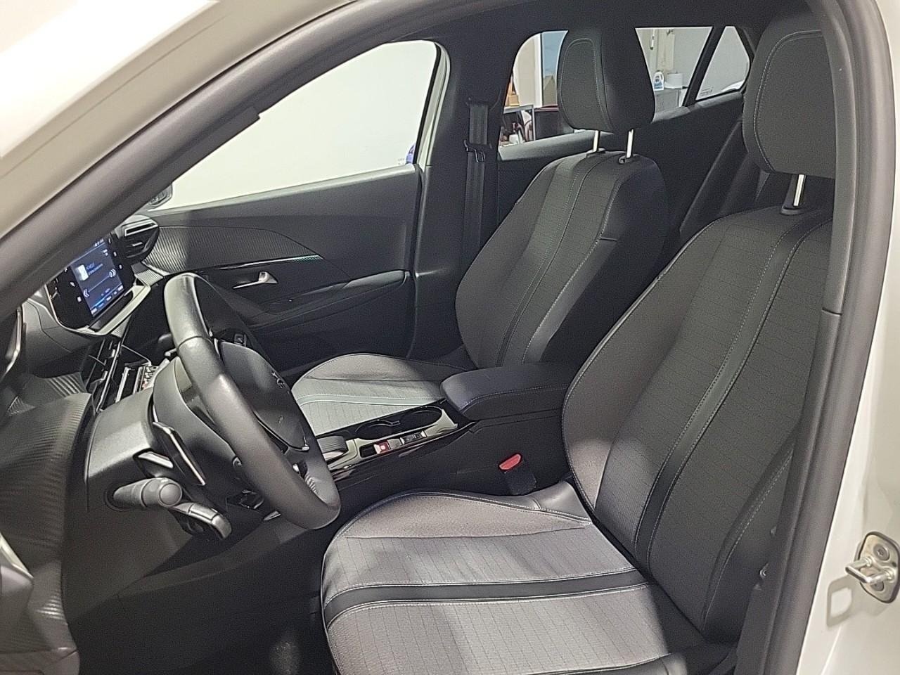 Peugeot 2008 bluehdi 130 s&s eat8 allure — photo 10