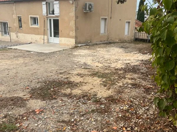 Louer maison mitoyenne 90 m2 avec jardin