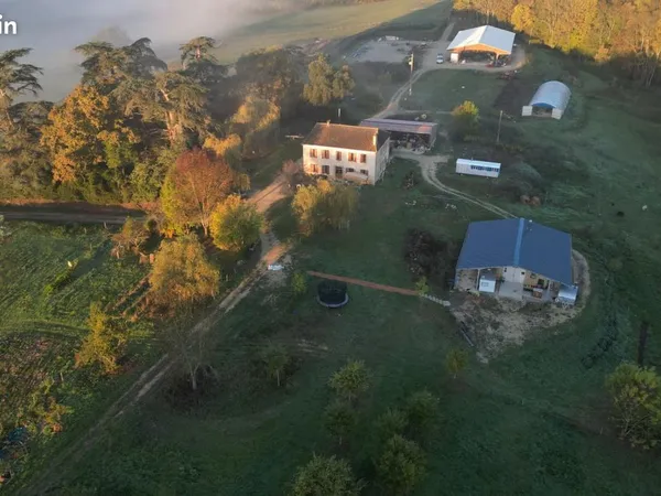 Propriété agricole polyvalente - 42 ha d'un seul tenant entièrement clôturés- maison de maître total