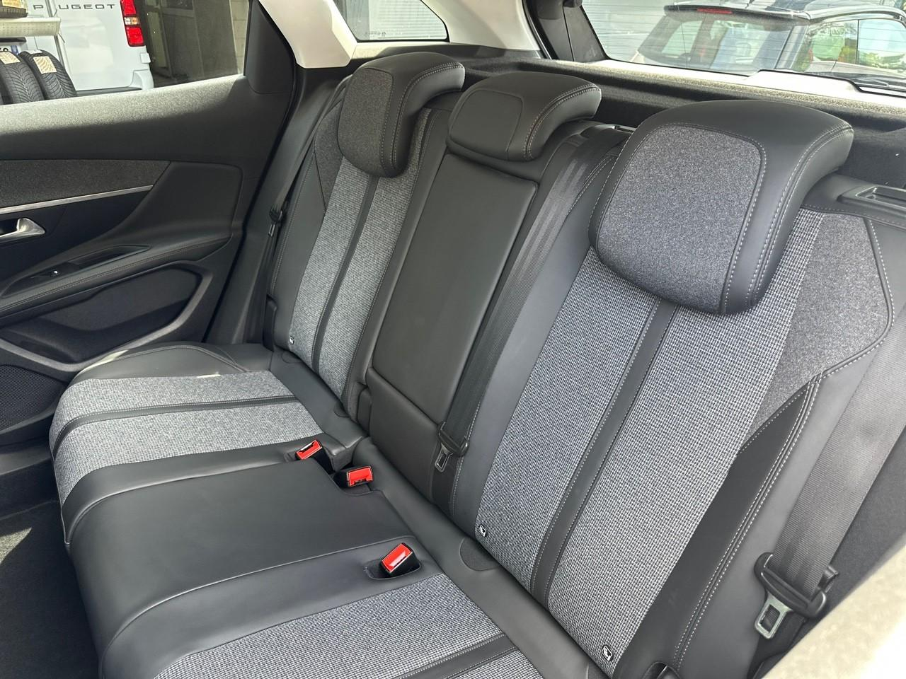 Peugeot 3008 1.2 puretech 130ch allure s&s — photo 10