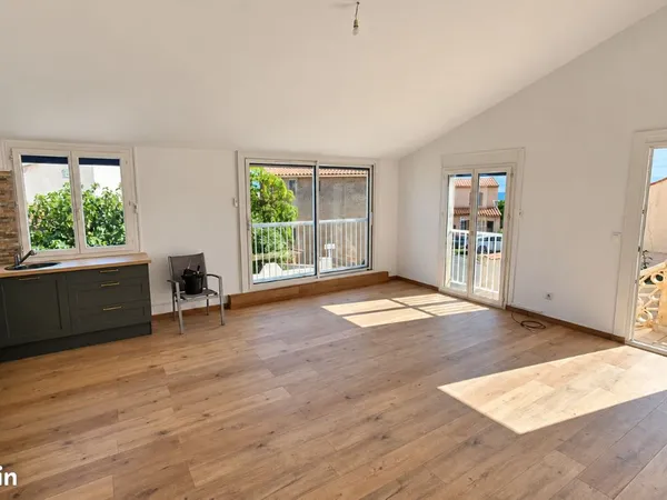 Saint-Pierre-la-Mer - Maison rénovée avec grande terrasse et garage aménagé