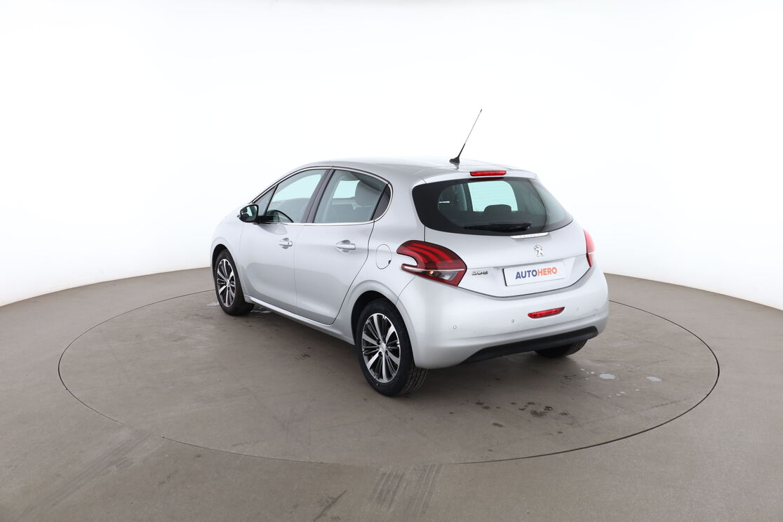 Peugeot 208 1.2 PureTech Allure — photo 3