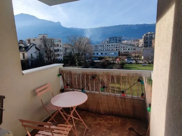 T1 Meublé - Terrasse 4M² vue Vercors - Lumineux