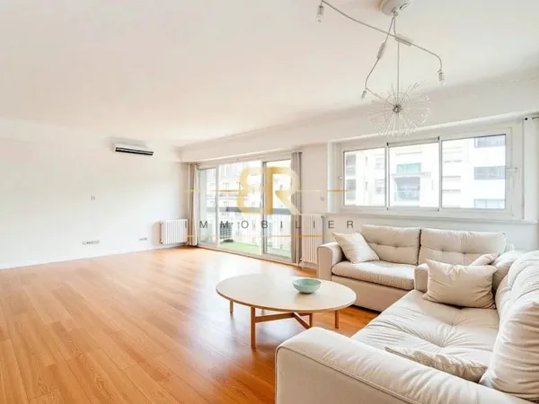 PARIS XVe Lourmel ÉLÉGANT 4 PIÈCES AVEC BALCON, PARKING ET C