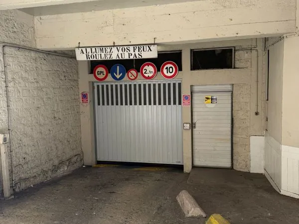 Parking souterrain avec gardien - Issy-les-Moulineaux - 2,10 m