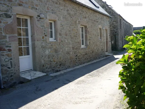 Location maison individuelle en pierres dans village de la Hague 50440