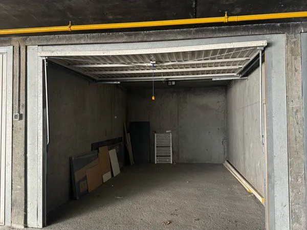 🚗 Garage fermé 15 m² - Centre-ville Saint-Jean-de-Maurienne