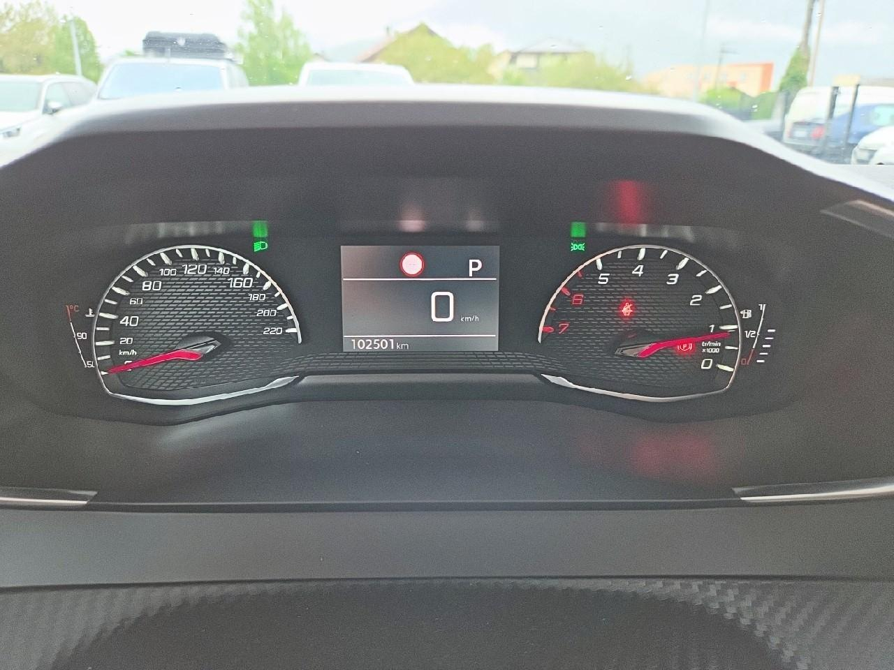 Peugeot 2008 1.5 bluehdi 130ch s&s allure eat8 125g — photo 12