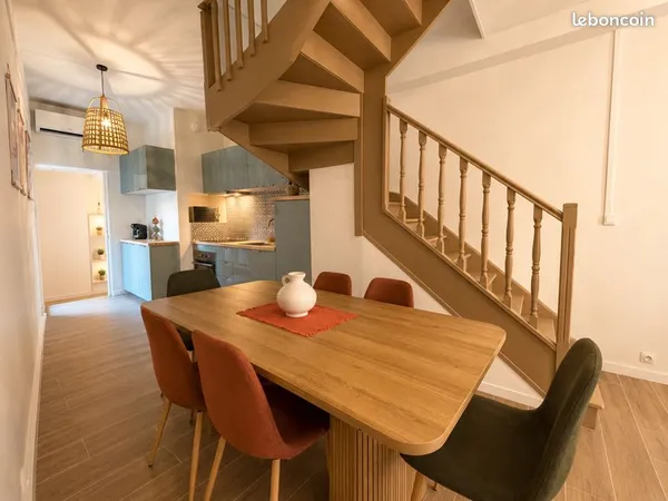 CHÂTEAUNEUF-DU-RHÔNE - T3 DUPLEX MEUBLÉ ET CLIMATISÉ 57 m² - TERRASSE - TOUTES CHARGES COMPRISES