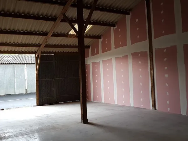 Entrepot 72 m2 avec grande porte (hauteur 4m ), sécurisé