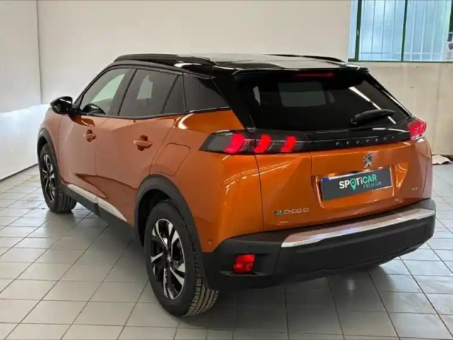 Peugeot 2008 e- 136ch gt — photo 10