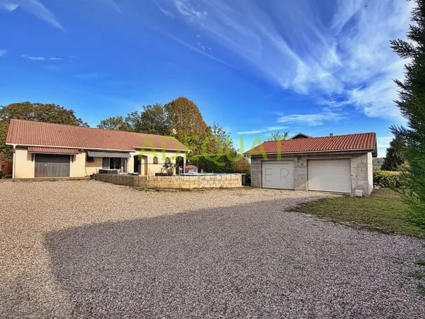 MAISON DE PLAIN PIED AVEC DOUBLE GARAGE