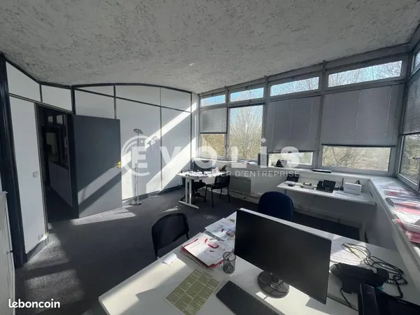 Bureaux 300 m²