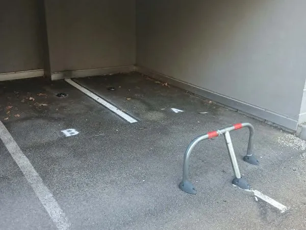 Plusqu'une Location Place de stationnement moto/2 roues, Couverte