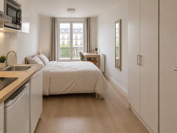 Brand-new studio with private kitchenette, gym & g