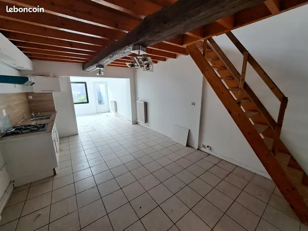 A louer - Douai Centre - Maison F2 en duplex de 46 m² - 1 grande chambre - 1 cour extérieure