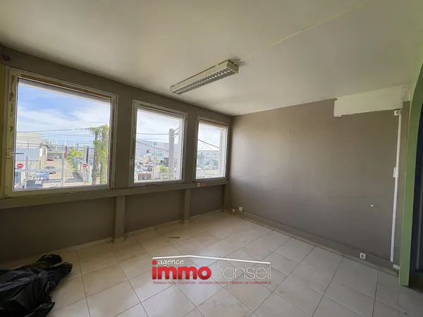 LOCAL PROFESSIONNEL JARRY 81M2