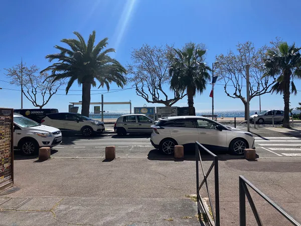 Local commercial Frejus 60 m2