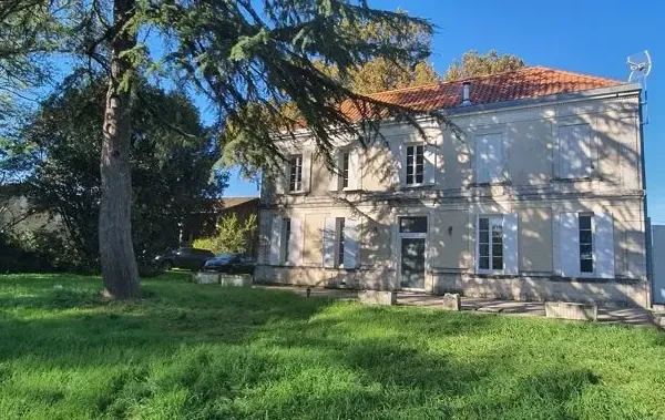 Maison 10 pièces 270 m²