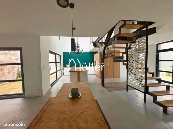 Maison atypique 117 m², 3 chambres, Terrasse 20 m², Parking privé