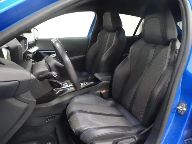 Peugeot 208 e- 136ch gt pack — photo 11