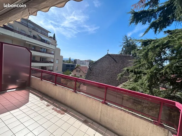 T4 rénové 87 m² - Terrasse, double garage & parking