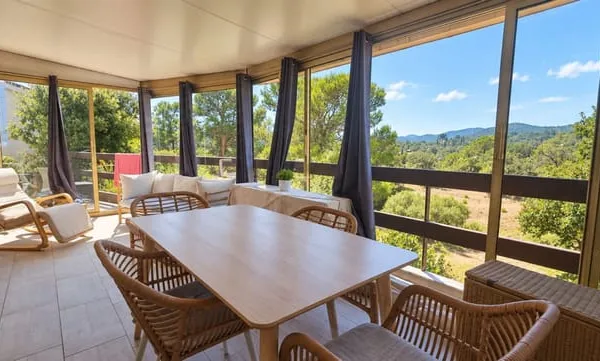 Habitation de loisir avec véranda, 3 chambres, 2 salles de