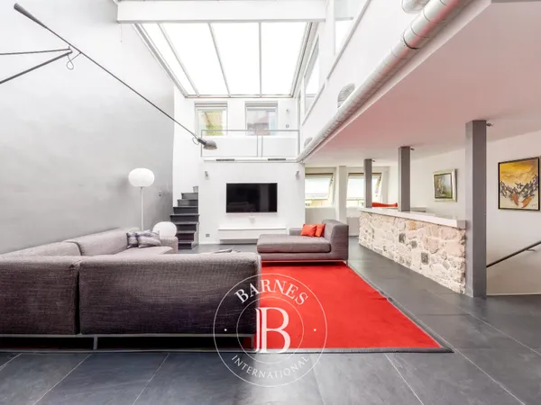 Off-Market : PARIS XIe / Square de la Roquette : Loft à l'esprit Maison - Rares volumes