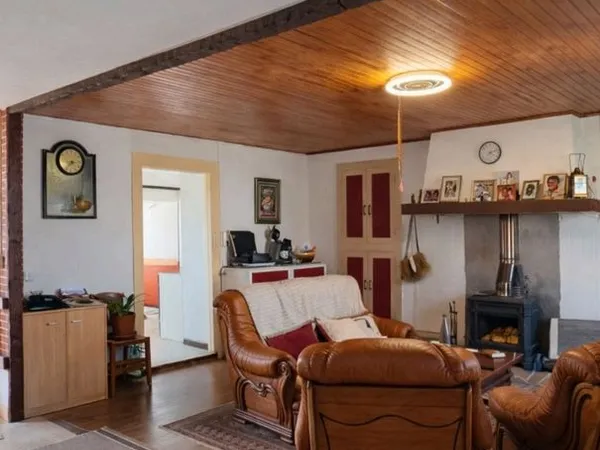 Vends ferme avec dépendances