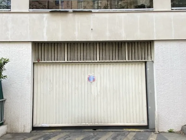 Loue parking - 12m²