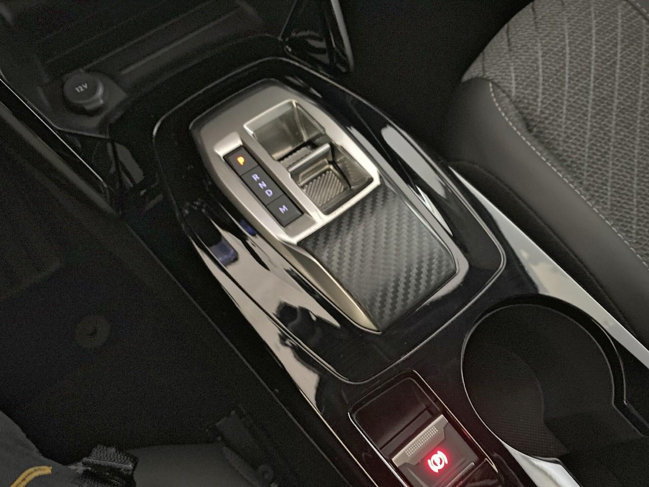 Peugeot 2008 hybrid 145 ch e-dcs6 allure — photo 15