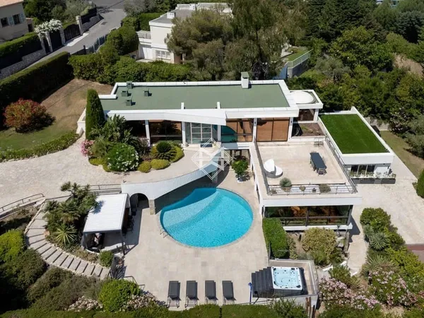 Villa 8 pièces 342 m²