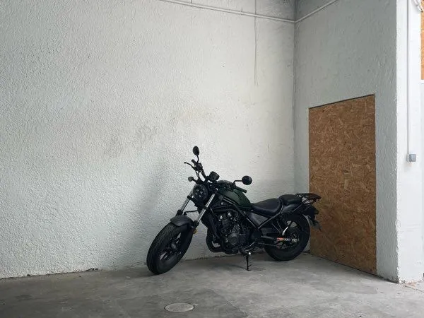 Place parking moto/scooter