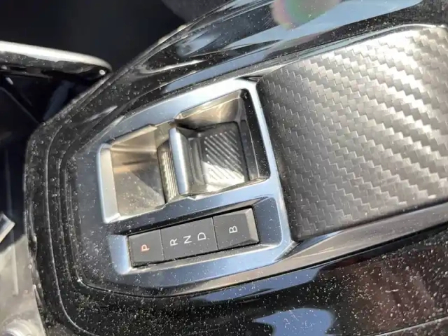 Peugeot 208 electrique 50 kwh 136ch — photo 5