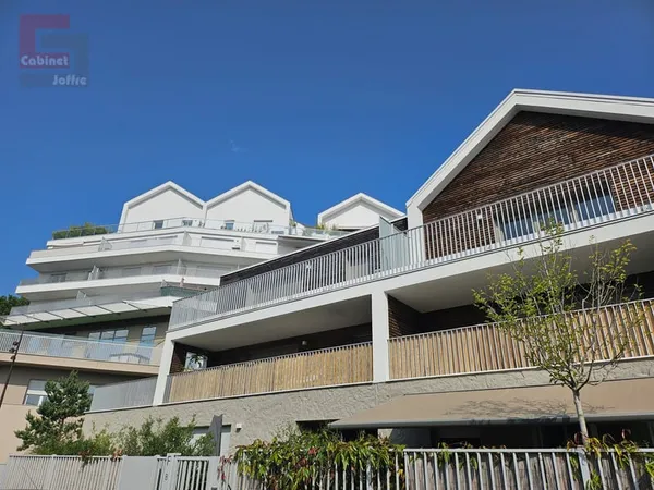 AVON TRES BEAU 3P - 2 CHAMBRES, TERRASSES, PARKING, TOUT PRO