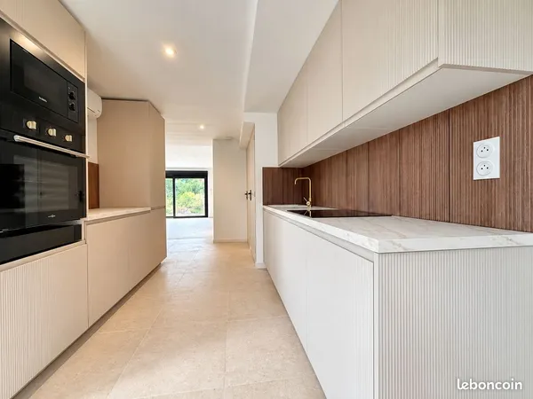 Maison semi-plain-pied entièrement rénovée - Aucun travaux - Village prisé