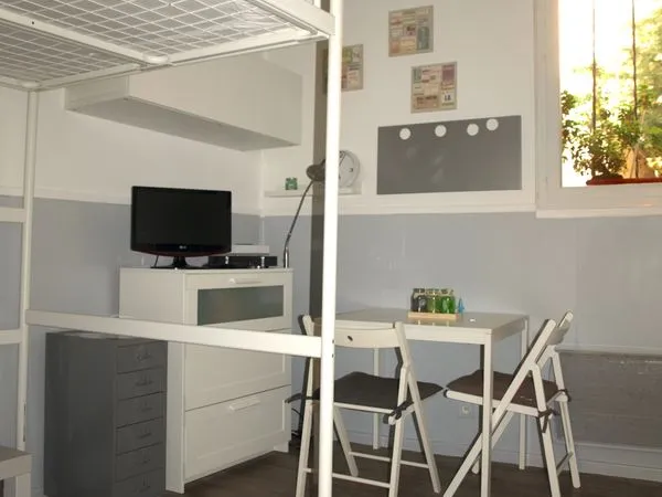 Studio calme en plein centre ville