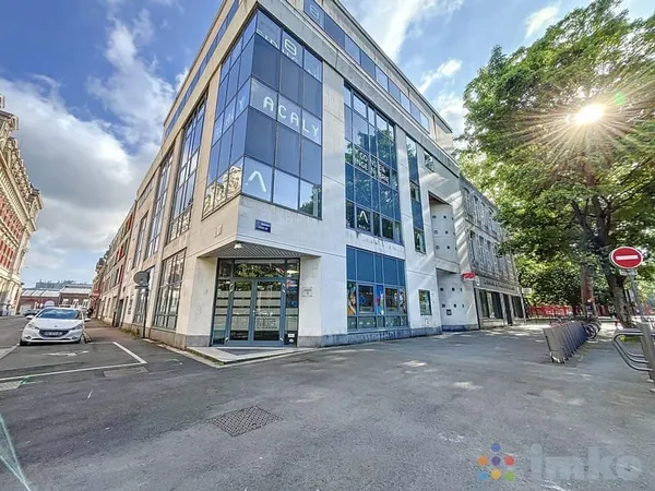 Local professionnel ou commercial modulable de 270 m2 avec 4